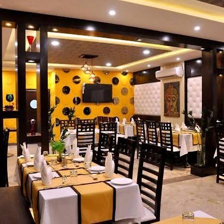 Hotel Bellevue , Gwalior Bagian luar foto