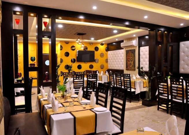Hotel Bellevue , Gwalior Bagian luar foto