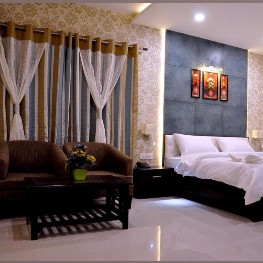 Hotel Bellevue , Gwalior Bagian luar foto
